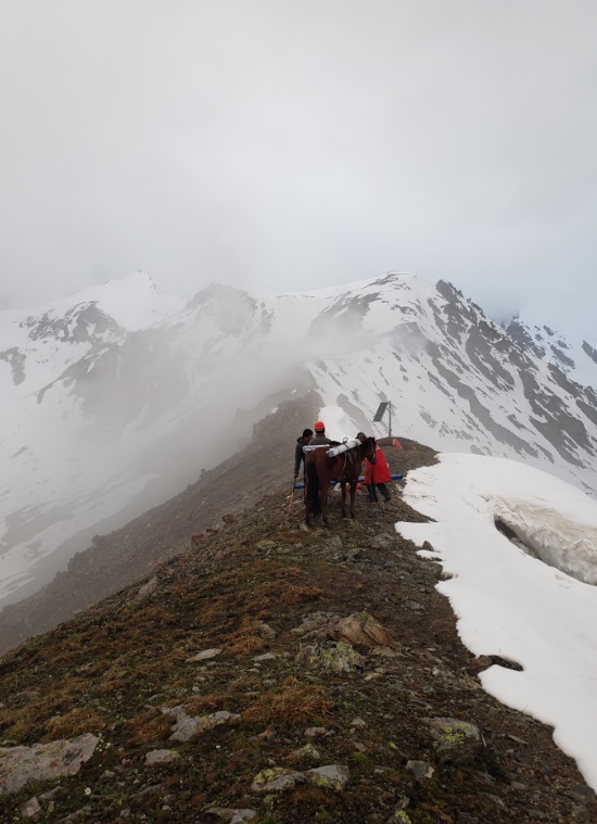 高防护等级自动气象站在独库公路高海拔雪山投入运行